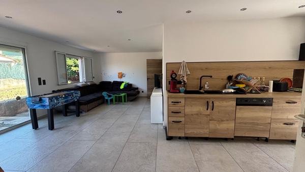 Maison plain pied ,3 chambres garage et piscine