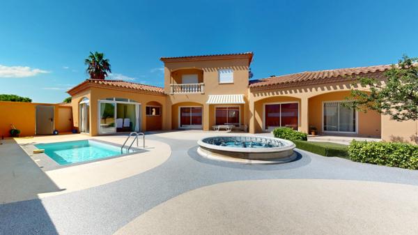 Maison
         7 pièces
        - 186 m² Bien prestige 749 000 € *