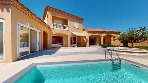 Maison
         7 pièces
        - 186 m² Bien prestige 749 000 € *