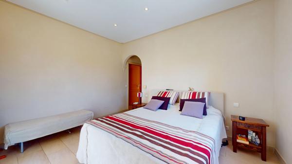 Maison
         7 pièces
        - 186 m² Bien prestige 749 000 € *