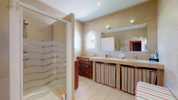 Maison
         7 pièces
        - 186 m² Bien prestige 749 000 € *