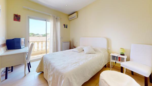 Maison
         7 pièces
        - 186 m² Bien prestige 749 000 € *