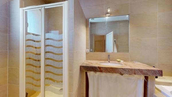 Maison
         7 pièces
        - 186 m² Bien prestige 749 000 € *