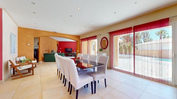 Maison
         7 pièces
        - 186 m² Bien prestige 749 000 € *
