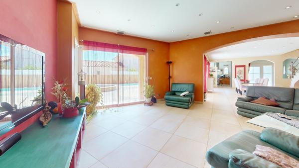 Maison
         7 pièces
        - 186 m² Bien prestige 749 000 € *