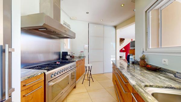 Maison
         7 pièces
        - 186 m² Bien prestige 749 000 € *