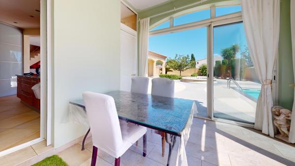 Maison
         7 pièces
        - 186 m² Bien prestige 749 000 € *
