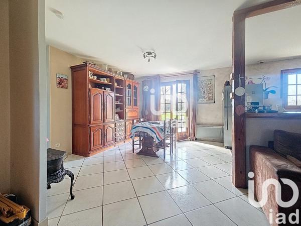 Maison traditionnelle 4 pièces de 95 m² à Méry-ès-Bois (18380)