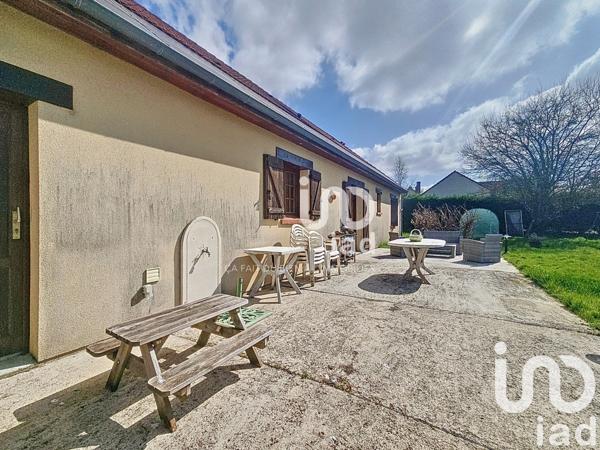 Maison traditionnelle 4 pièces de 95 m² à Méry-ès-Bois (18380)