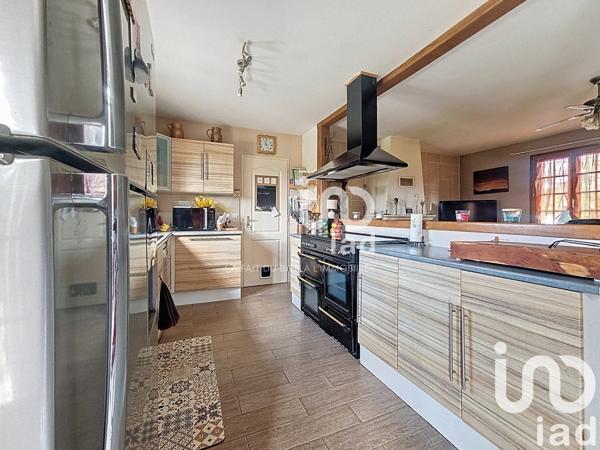 Maison traditionnelle 4 pièces de 95 m² à Méry-ès-Bois (18380)