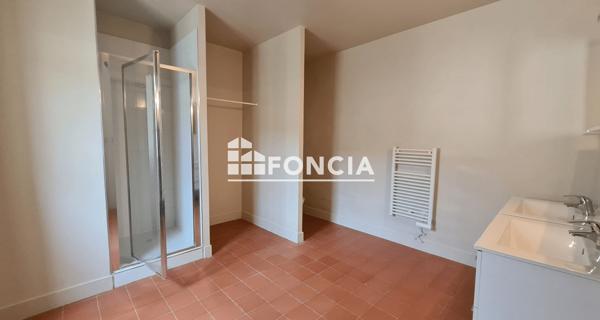 Location Appartement 4 pièces 109.15 m² - Villeneuve-lès-avignon 30400