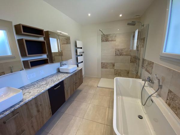 SAINT DENIS - Maison 4 chambres -127 m² - proche phare