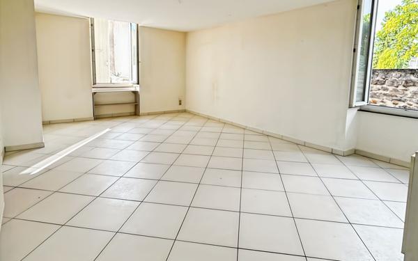 Appartement à louer    2 pièces •  Saint-Uze
