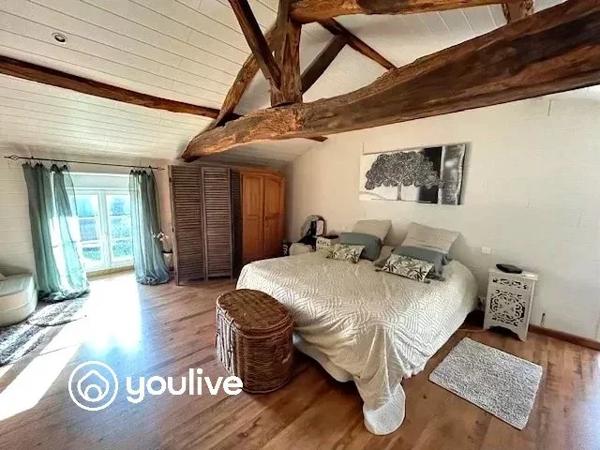 Commequiers -Belle propriété atypique d’environ 210 m² avec dépendances