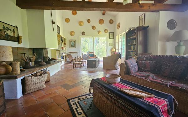 Maison à vendre    7 pièces • 356 m2 Auriol