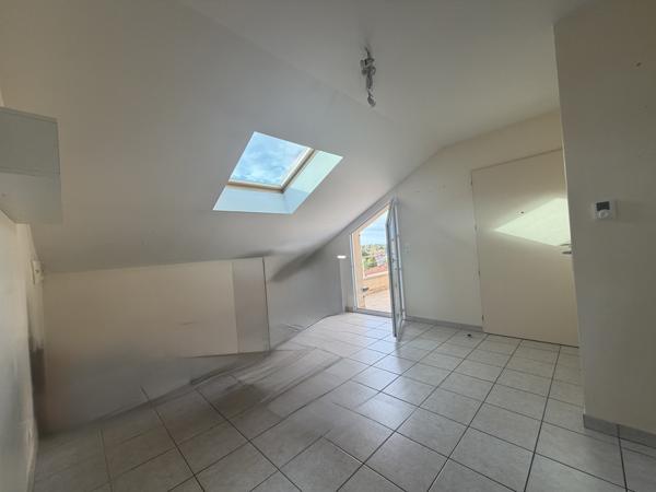 BEL APPARTEMENT DERNIER ETAGE AVEC TERRASSE