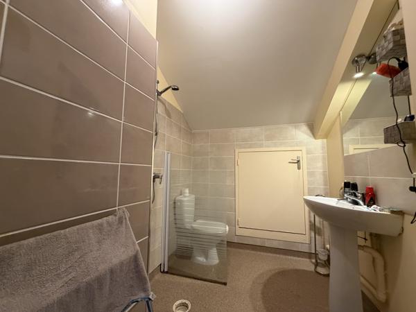 BEL APPARTEMENT DERNIER ETAGE AVEC TERRASSE
