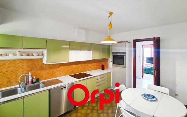 Appartement à louer    3 pièces • 94,57 m2 Bandol