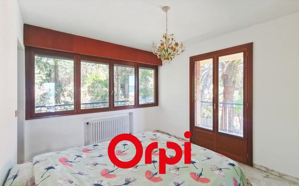 Appartement à louer    3 pièces • 94,57 m2 Bandol