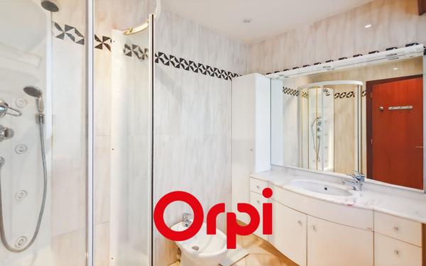 Appartement à louer    3 pièces • 94,57 m2 Bandol