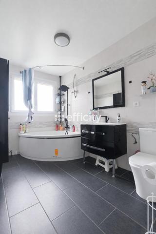 Maison 8 pièces - 138 m² Exclusivité efficity