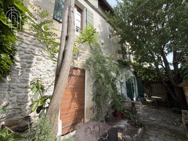 Maison de ville avec extérieur et studio indépendant 315 000 €