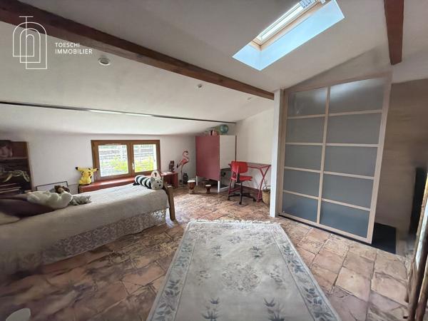 Maison de ville avec extérieur et studio indépendant 315 000 €