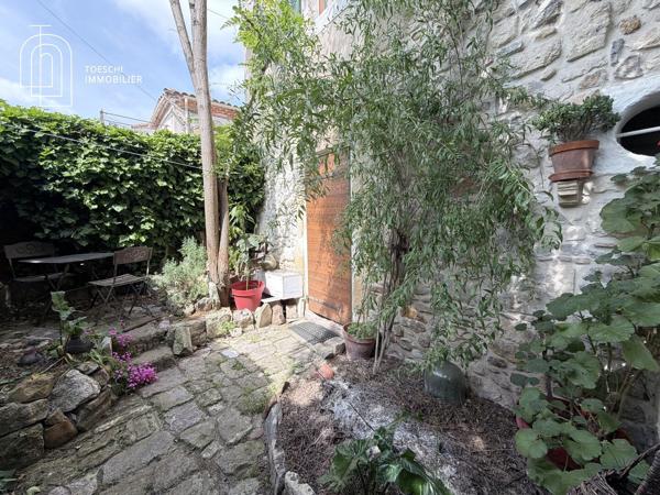 Maison de ville avec extérieur et studio indépendant 315 000 €
