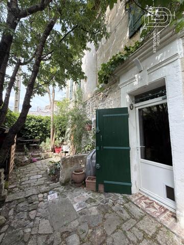 Maison de ville avec extérieur et studio indépendant 315 000 €
