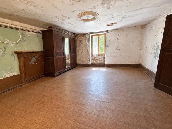 MAISON 9 PIECES 200 m2 - DEPENDANCES