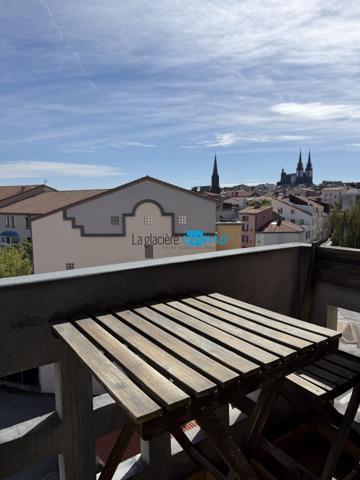 T3 AU DERNIER ÉTAGE AVEC VUE DÉGAGÉE