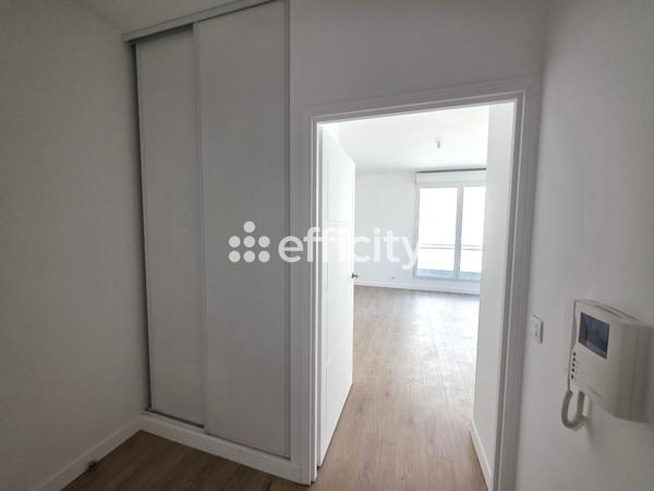 Appartement
         2 pièces
        - 48 m² 344 000 € *