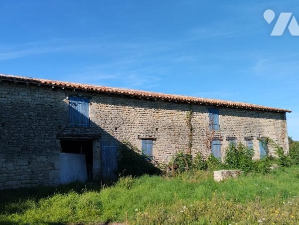 ENSEMBLE IMMOBILIER avec 1 hectare de TERRAIN