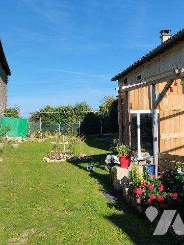 ENSEMBLE IMMOBILIER avec 1 hectare de TERRAIN