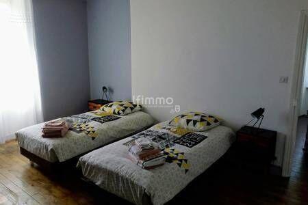 Corps de ferme + gîte 215m2 et 1.5ha