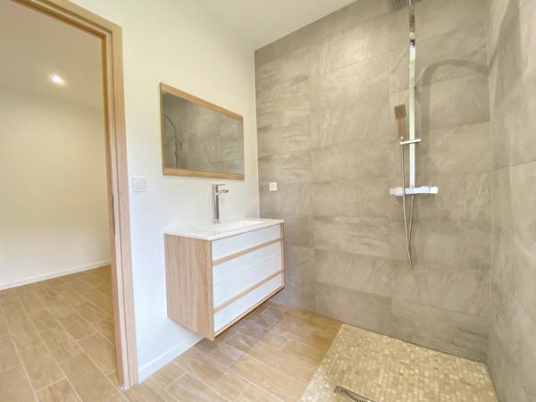 Villa T5 de 150 m2 avec garage et piscine