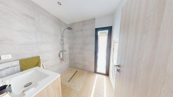 Villa T5 de 150 m2 avec garage et piscine