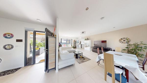 Villa T5 de 150 m2 avec garage et piscine