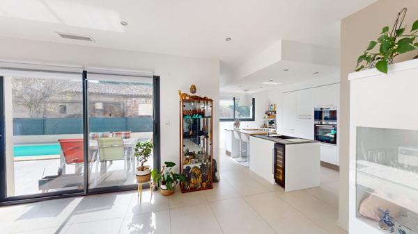 Villa T5 de 150 m2 avec garage et piscine