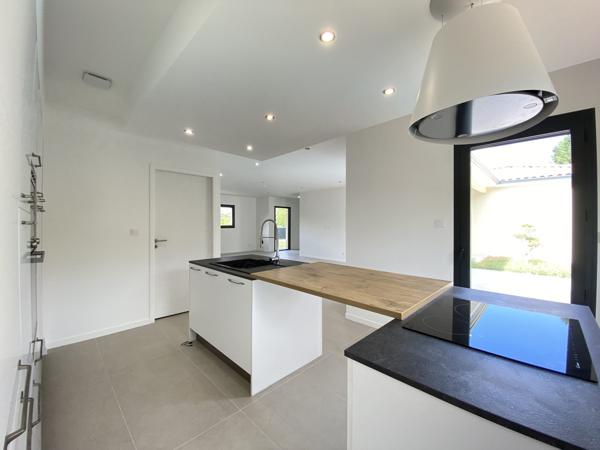 Villa T5 de 150 m2 avec garage et piscine