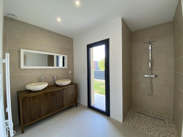Villa T5 de 150 m2 avec garage et piscine