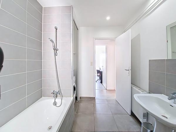 T3 rénové – 60 m² – Idéal colLocation/ Résidence principale – 500 m métro Barrière de Paris