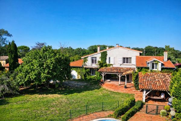Maison rénovée avec vue sur les Pyrénées – Noé