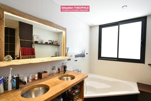 Maison d'architecte T5 au coeur d'un parc boisé