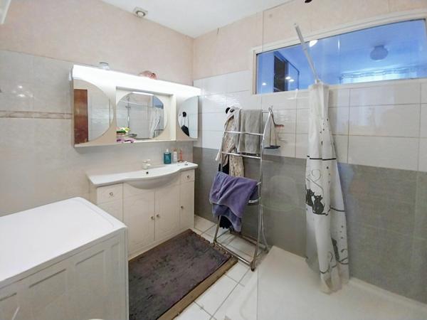 Maison à vendre    5 pièces •  Marseillan