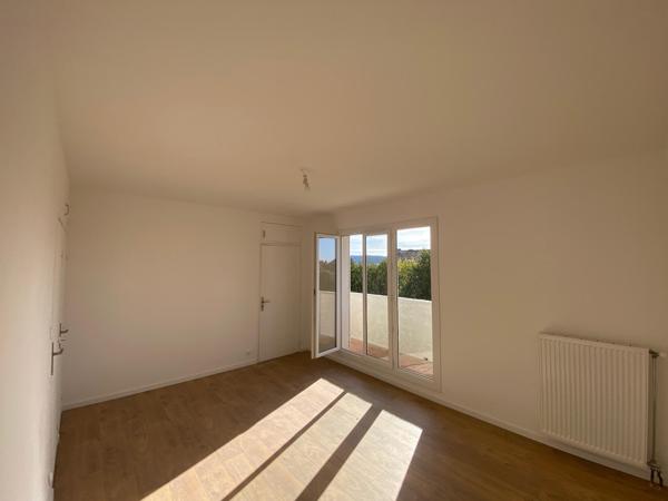 Jolie Maison mitoyenne T6 de 110m2 fraîchement rénovée