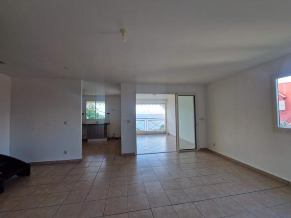 Petit-Bourg (97170) À louer – Duplex T4 de 159 m² avec vue mer exceptionnelle, Petit-Bourg
