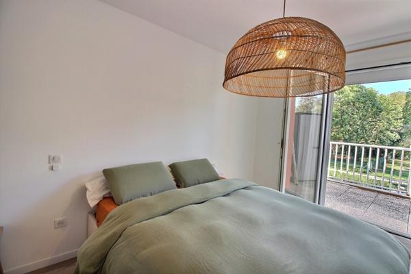 COUP DE CŒUR DUPLEX AVEC ENTRÉE PRIVATIVE, PATIO ET TERRASSE