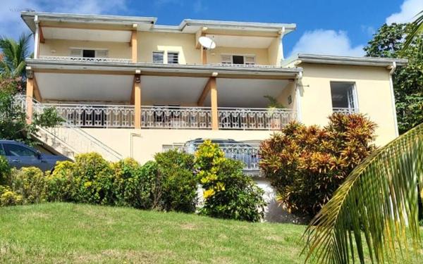 Maison à vendre    4 pièces • 125 m2 Le Robert