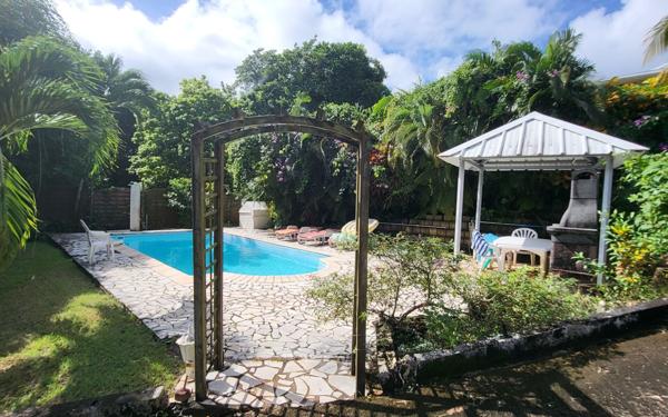 Maison à vendre    4 pièces • 125 m2 Le Robert